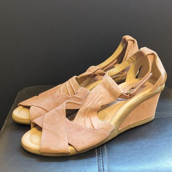 Earth Curvet Blush Pink Soft Suede Peep Toe Wedge Strappy Comfort Sandals - Picture 1 of 5